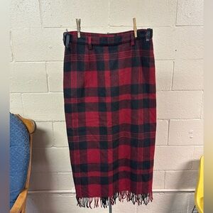 Women’s Vtg Woolrich plaid skirt 14